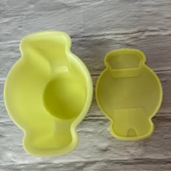 Vintage Tupperware Sugar Bowl and Creamer with Flip Top Lids - Picture 9 of 10